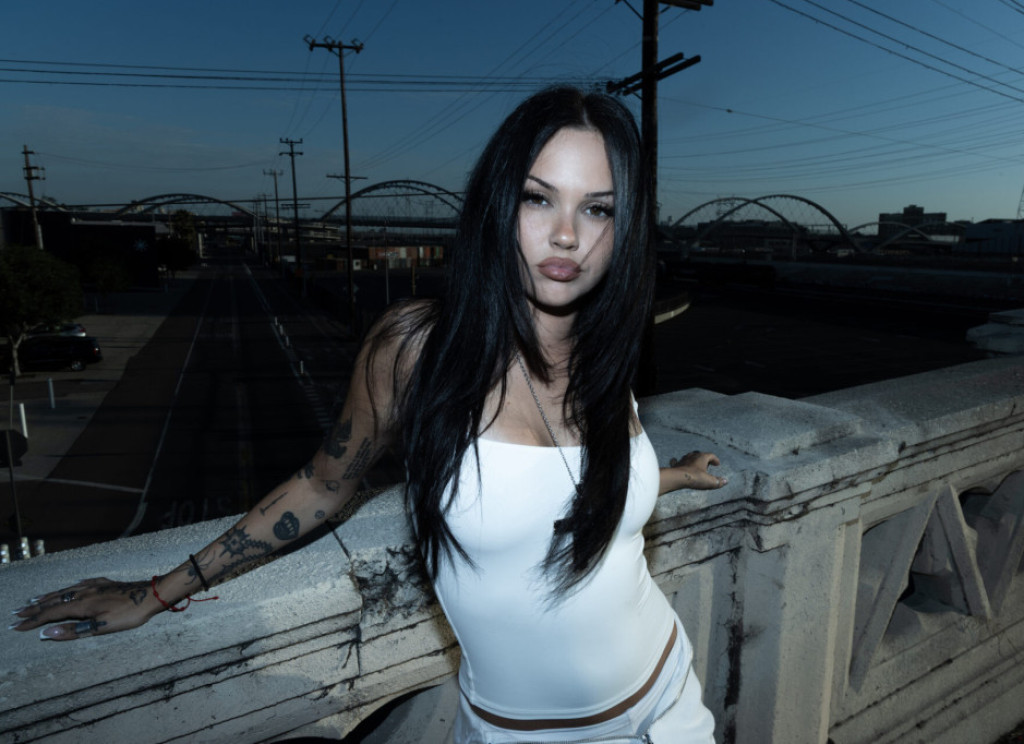 Maggie Lindemann - Downtown Rocks